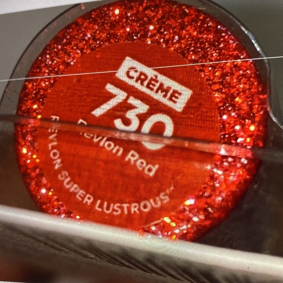 New Reckon red cream #730 lipstick Limited Edition. - Picture 4 of 4